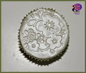 http://monde-de-kita.blogspot.fr/2014/07/des-cupcakes-en-tout-genre-cela-fait.html