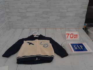 中古品　子供服　７０㎝　GAP　ニットジップアップパーカー　２２０円