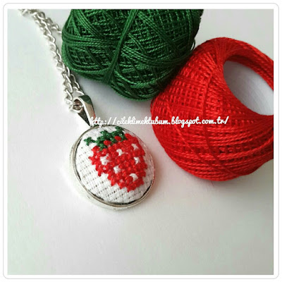 kanaviçe, kanavice, kolye, kanaviçe kolye, kendin yap, kendinyap, dıy, DİY, cross stitch, crossstitch, crossstitch necklace, nasıl yapılır, how to make, hobi, çilek, handmade, elişi, etamin, kanaviçe kolye yapımı