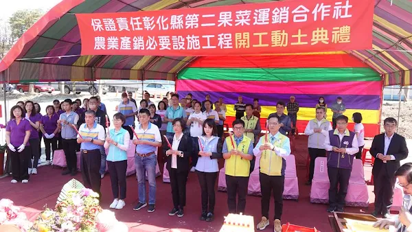 ▲彰化果菜市場農業產銷必要設施工程動土儀式，擺案焚香，祈求工程順利。（記者林明佑攝）