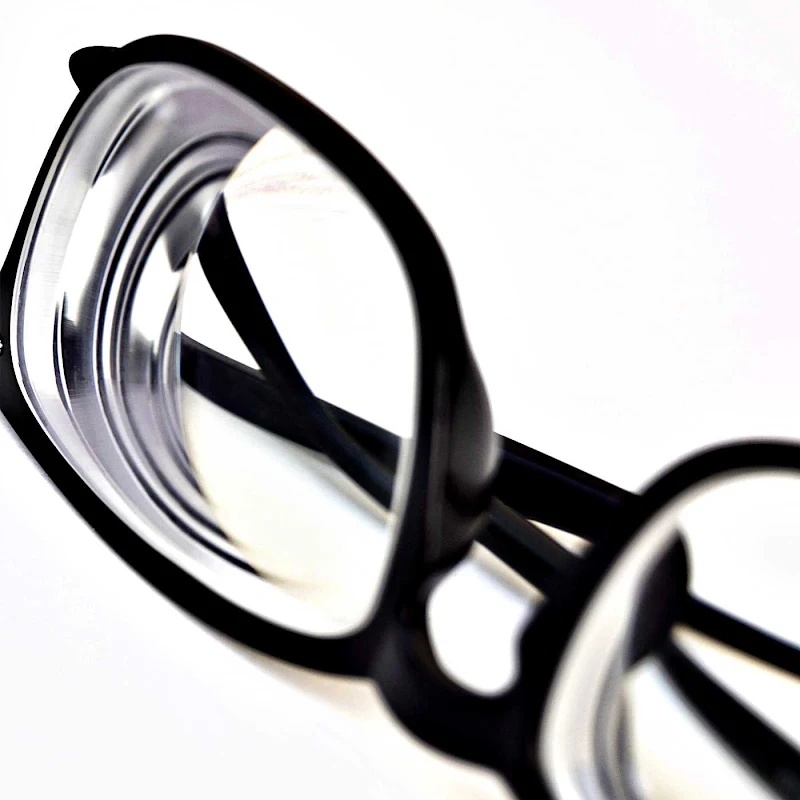Como fazer a limpeza das lentes sem comprometer a vida útil dos óculos