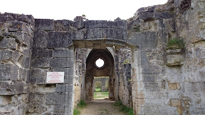 Une entrée de l'Abbaye de Vauclerc