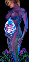 La pintura de vientre fluorescente