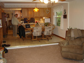 redo kitchen floor, what it looked like before, linoleom