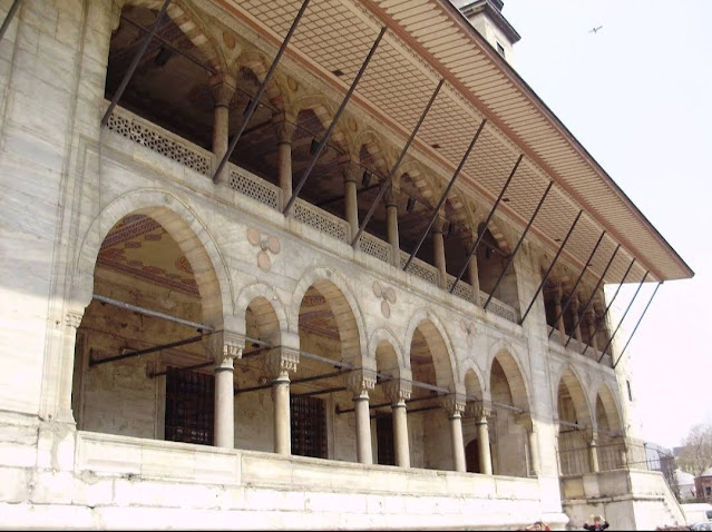 يني جامع (المسجد الجديد) أيقونة العمارة العثمانية
