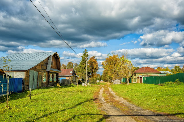 Грунтовая дорога в поселке