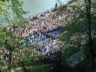 Diante da Gruta de Lourdes