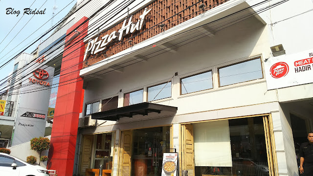 Cerita Singkatku Menikmati Pizza Hut di Krakatau Kota Medan