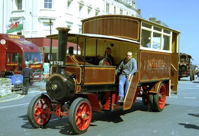 Steam trucks 25 Mobil mobil unik bermesin uap