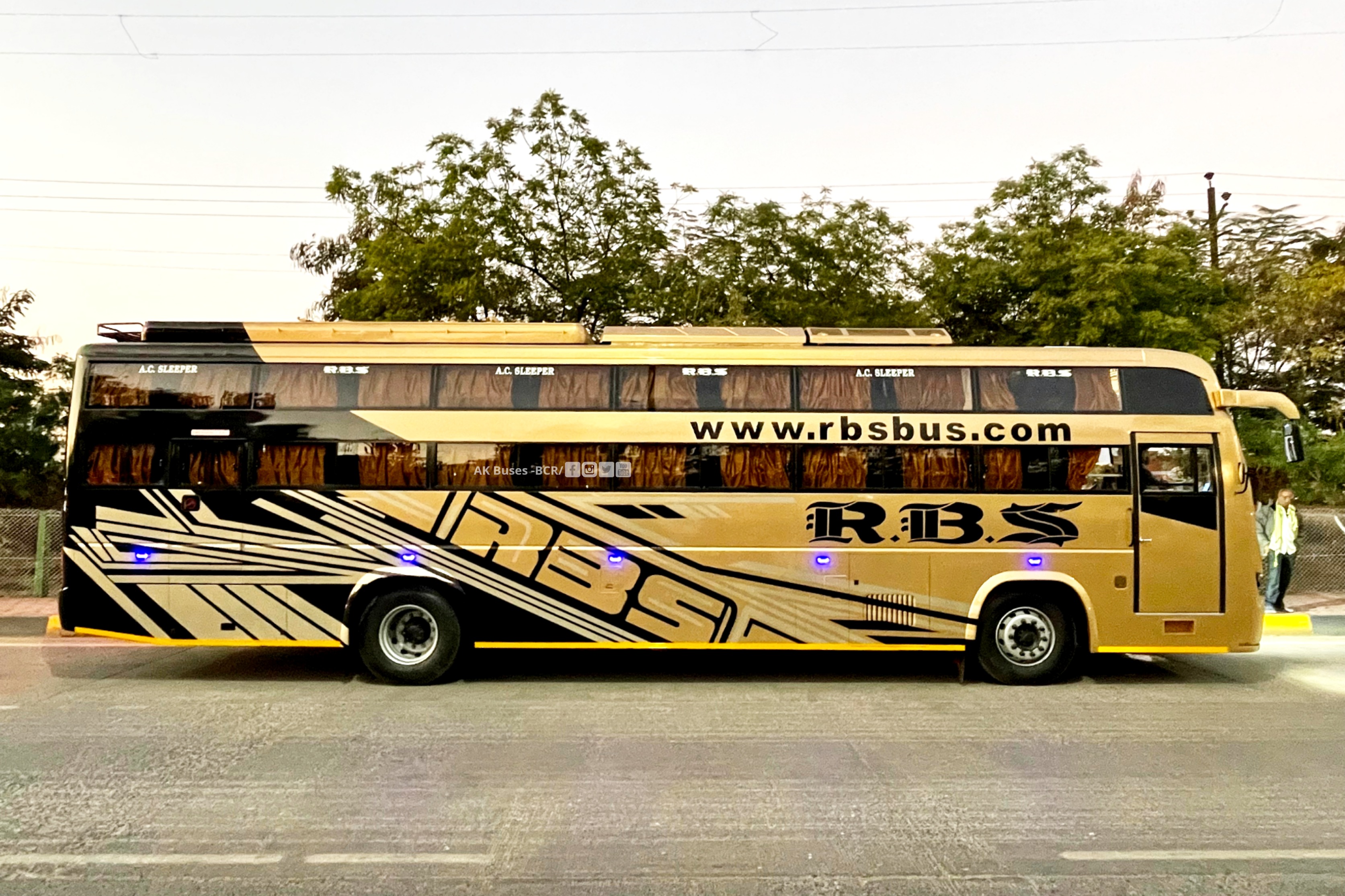 rbs ac sleeper bus side view