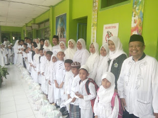 Pemberian Santunan Siswa Miskin