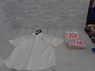 中古品　子供服　１３０㎝　ホワイト　半袖シャツ　１１０円