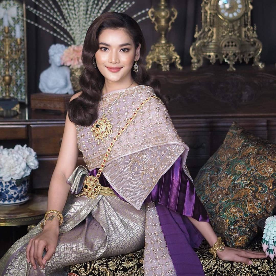 Thanyada Kunpaipuen – Most Beautiful Ladyboy in Thai Traditional Dress Instagram