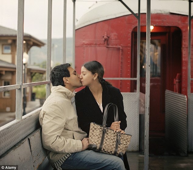 How To Romantic Singles Chat That Spells Love Very Hot 