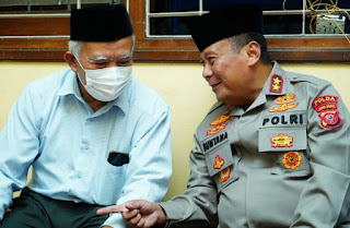 Kapolda Jabar Peduli Anak Yatim,  Berikan Santunan Dan Tali Asih Serta Silaturahmi Di Panti Asuhan Kuncup Harapan Muhammadiyah