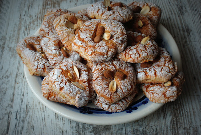 Symbio,biscotti di mandorla,mąka z migdalów,ciastka migdałowe,Sycylia,migdały,