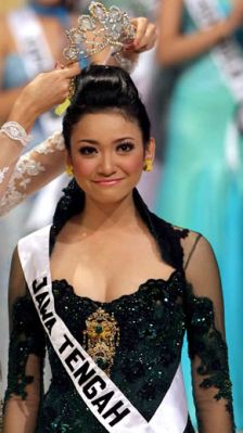 Foto Seksi Artis Agni Pratistha