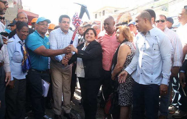 Alcalde de Santo Domingo y el PNUD inician asfaltado de calles