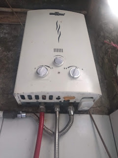 Baraya teknik bandung melayani service dan perbaikan salah satu water heater gas pada gambar ini