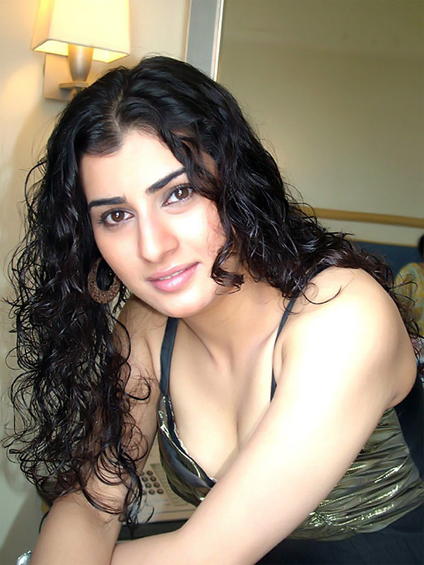 archana veda latest hot exposing stills from tamil movie