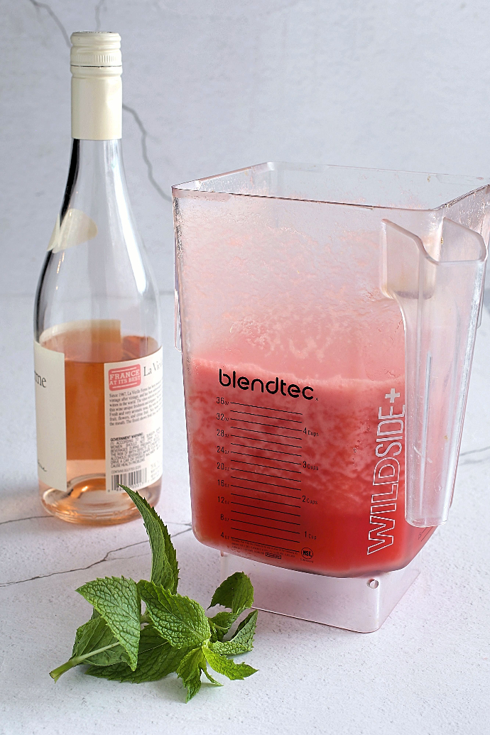 Recipe for a frozen cocktail with rosé wine and fresh watermelon.