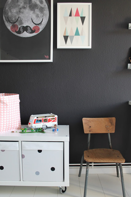 Habitación infantil en blanco y negro