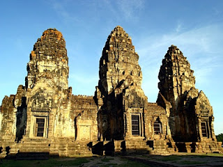 Phra Prang Sam Yot