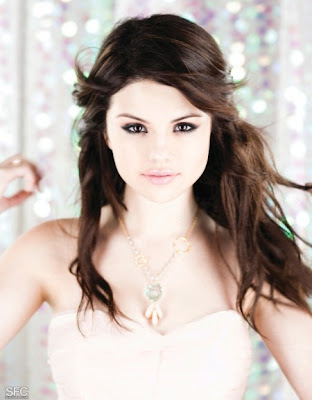 selena gomez kiss and tell. estrenó #39;Kiss And Tell#39;,