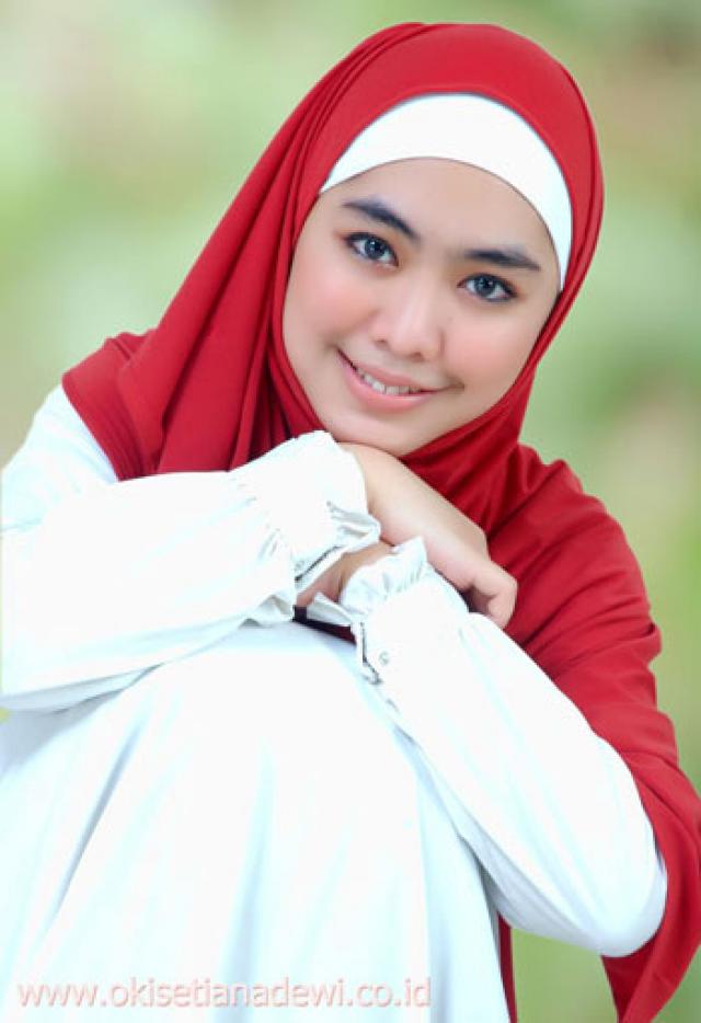 Oki Setiana Dewi - Berjilbab Itu Cantik - Profil / Biodata 