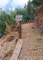 Signpost to Curral dos Romeiros
