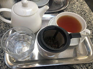 Mi té, en su bandeja de plata.