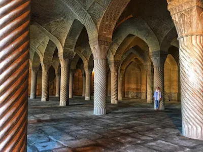 The magnificent vakil mosque is the only major mosques surviving from the late Zand period next to the Bazaar. Its construction was completed in1773.  The magnificent inner enclosure is surrounded by beautiful porches, pillars tilework curves. The welted prayer hall supported with similar tall pillars of stone and brilliant ceilings made up of marble.