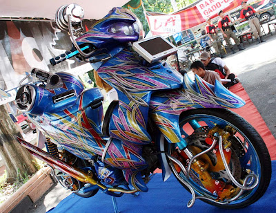 Airbrushing Motorcycles on Motorcycles Style  Modification Extreme Vario And Airbrush