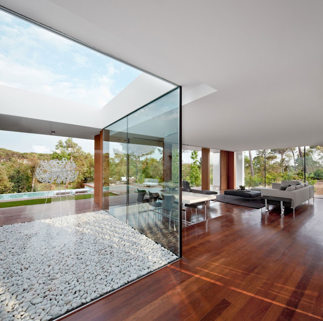 Thin glass walls