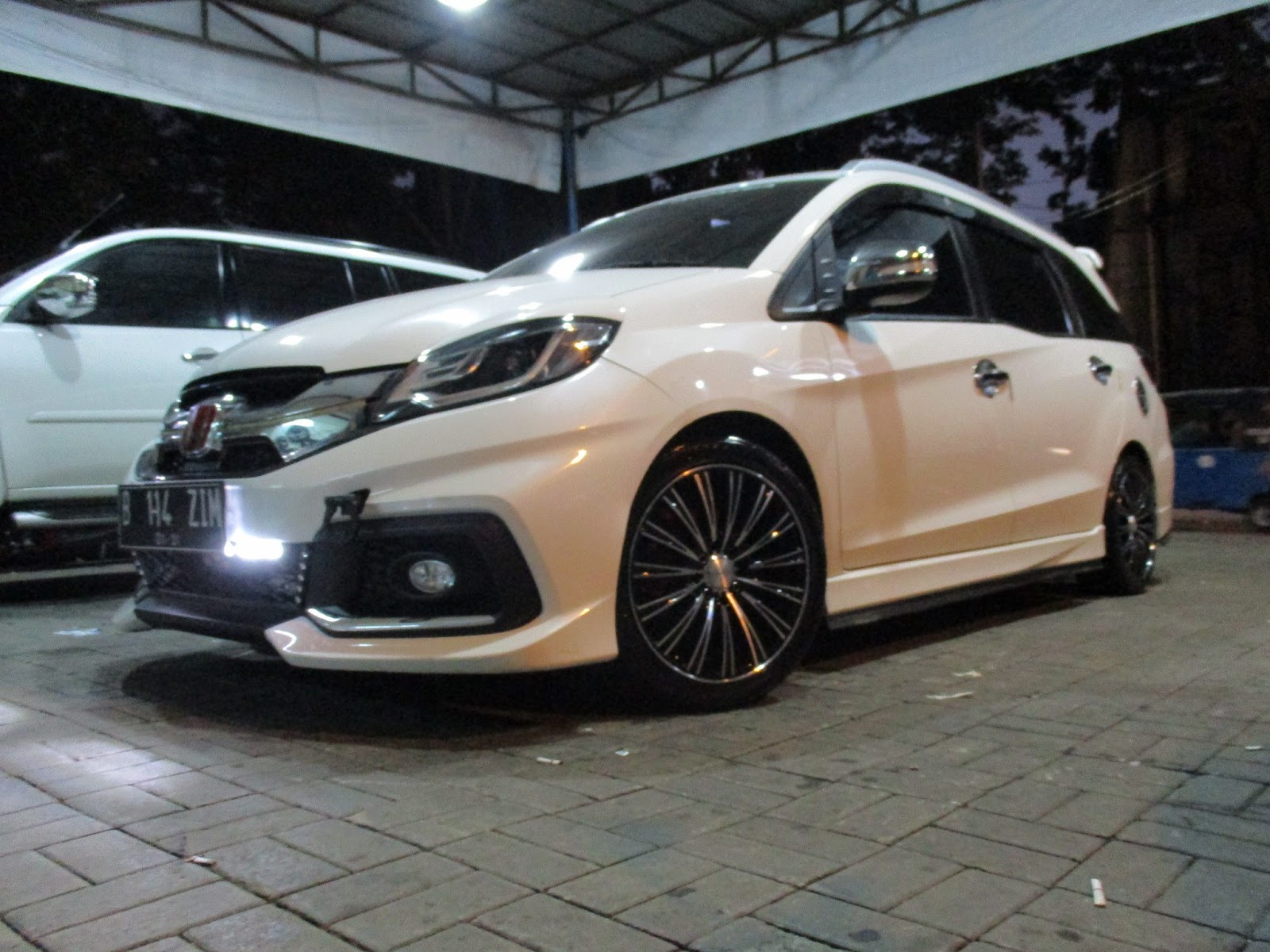 Kumpulan Gambar Modifikasi  Mobilio  2019  Modifikasimania