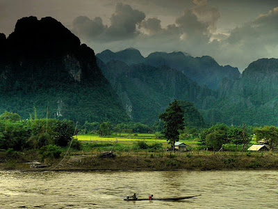 Trabajando en un Mar verde - Fotos de Laos de Ben Visbeek