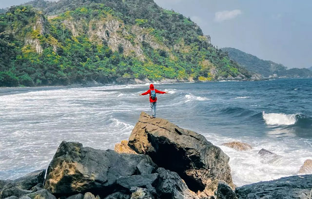 tiket masuk pantai pintasan tanggamus