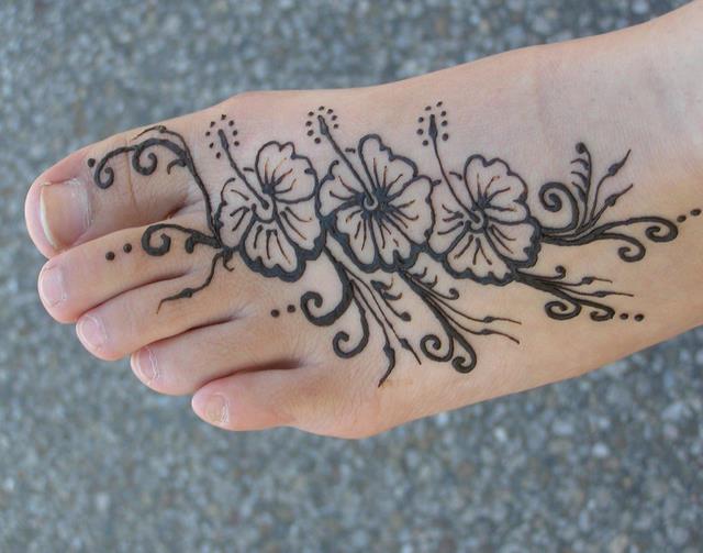 Posted by Mehndi Designs at 929 AM