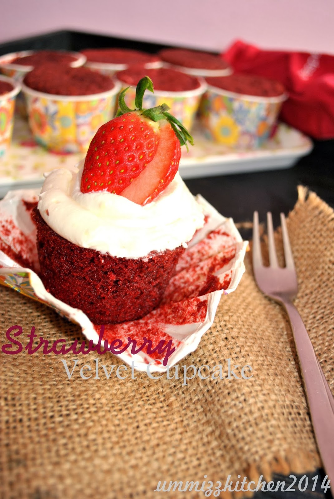 Ummizzkitchen: Strawberry Velvet Cupcake
