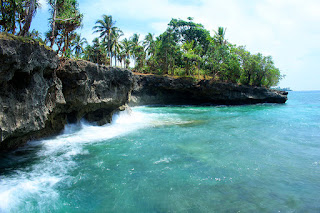 Pantai karang yang eksotis di desa Elaar, Maluku Tenggara