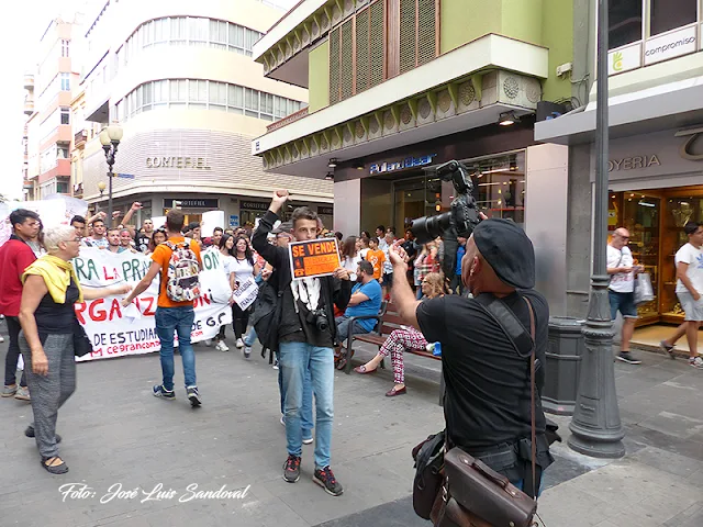 Fotos manifestación contra la reválida en Las Palmas de Gran Canaria