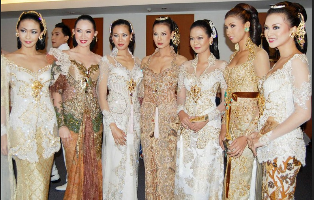 17 Model  Kebaya Brokat  Untuk Orang  Gemuk  Terbaik