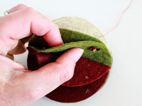 Felt Christmas Bauble Tutorial: Make it with thread or hot glue. | The Inspired Wren