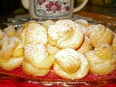 NMY- House of Satay: Cream Puff with Custard Filling.
