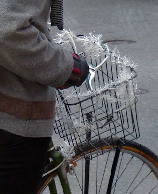 tinsel on a bike basket