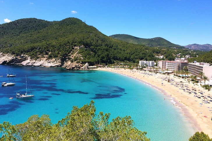 Cala d’en Serra, Pantai Terindah dan Terbaik di Eropa 