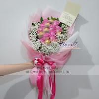  bunga valentine, buket bunga dan cokelat, buket bunga ferrero rocher, buket bunga mawar, bunga mawar valentine, handbouquet mawar, buket rose, toko bunga, florist jakarta, toko bunga pantai indah kapuk