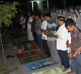  sudah diterangkan pada artikel tentang  Bagaimana Hukum Shalat Sunnah Berjamaah