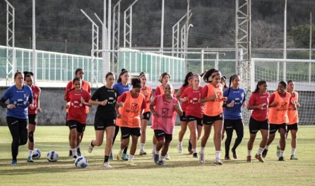 VINOTINTO FEMENINA CON EL OBJETIVO DEL MUNDIAL 2023