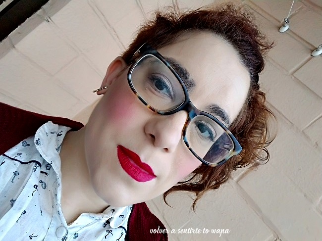 Hello Kitty de Colourpop - Ultra Matte Lip Ribbon